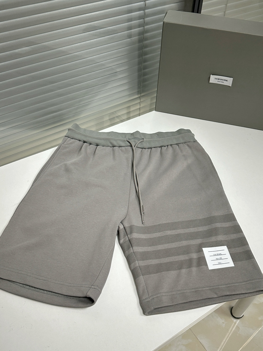 톰브라운 남성 반바지 126276 Thom Browne Shorts 썸네일 이미지