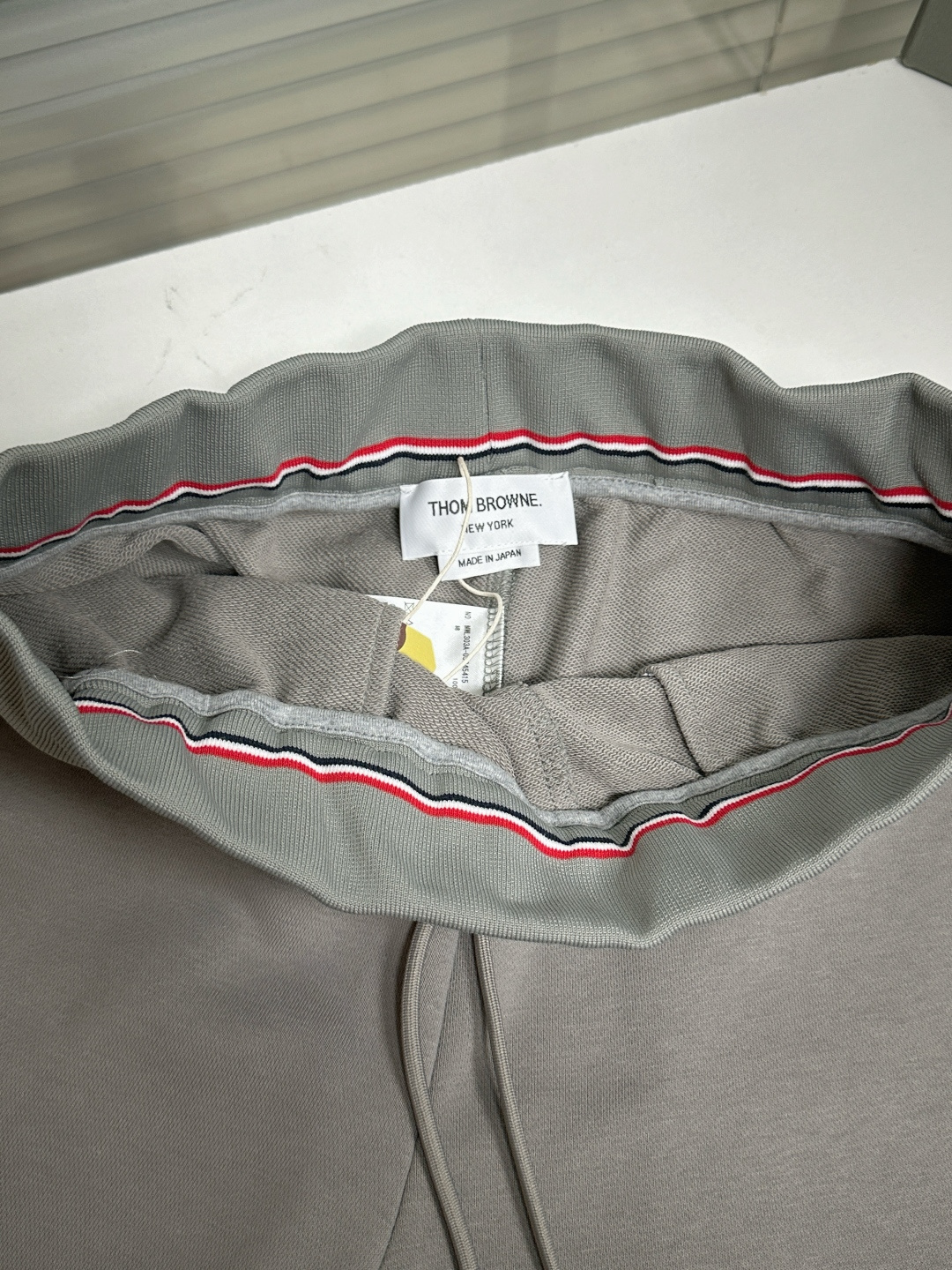 톰브라운 남성 반바지 126276 Thom Browne Shorts 썸네일 이미지