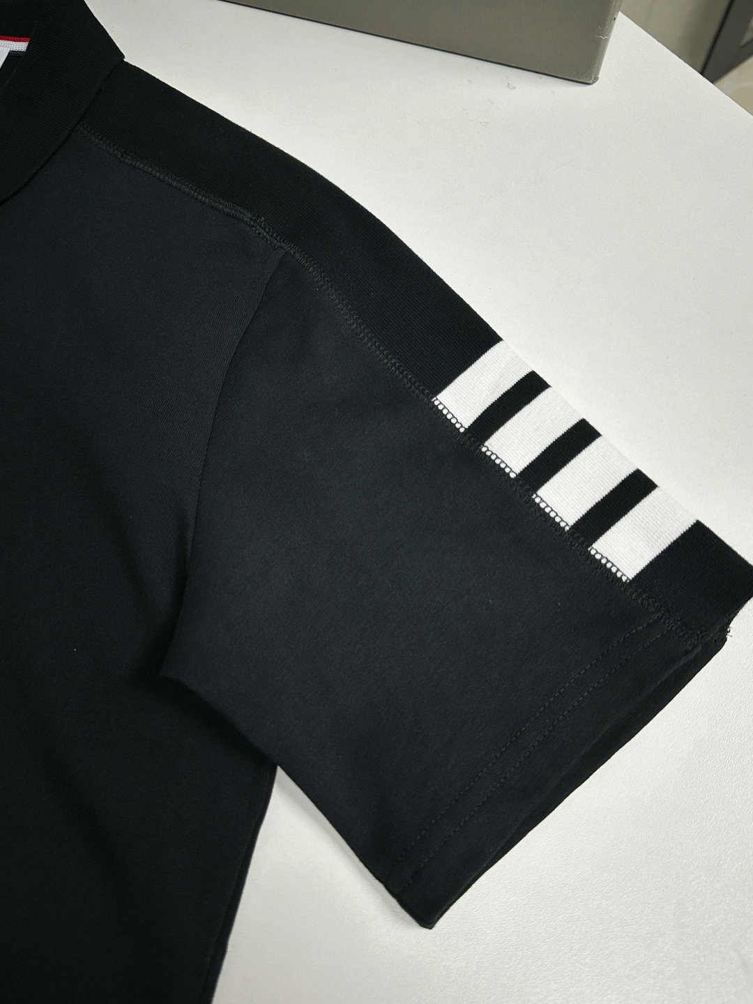 톰브라운 남성 반팔 126273 Thom Browne T Shirt 썸네일 이미지