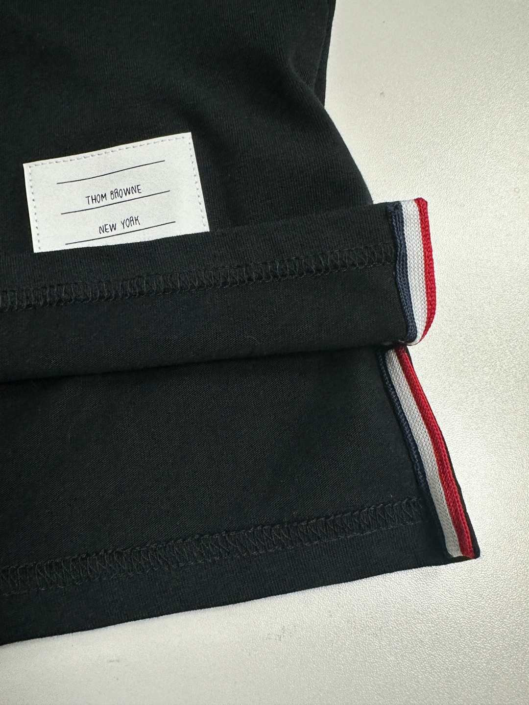 톰브라운 남성 반팔 126273 Thom Browne T Shirt 썸네일 이미지
