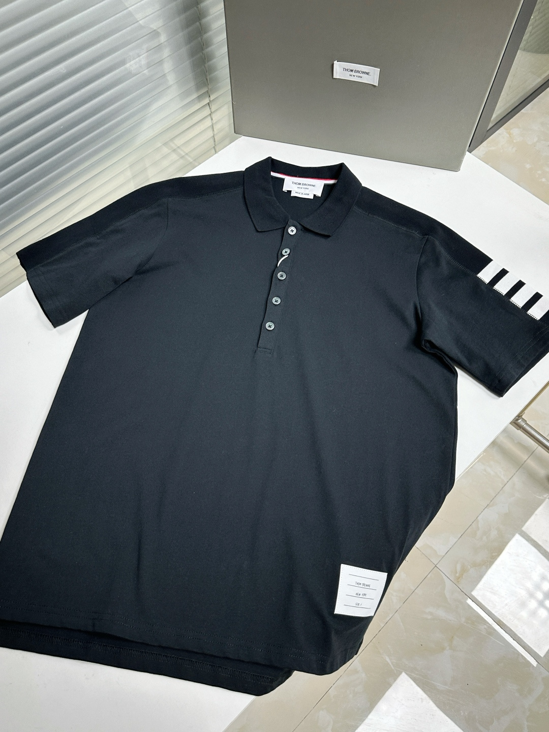 톰브라운 남성 반팔 126273 Thom Browne T Shirt 썸네일 이미지