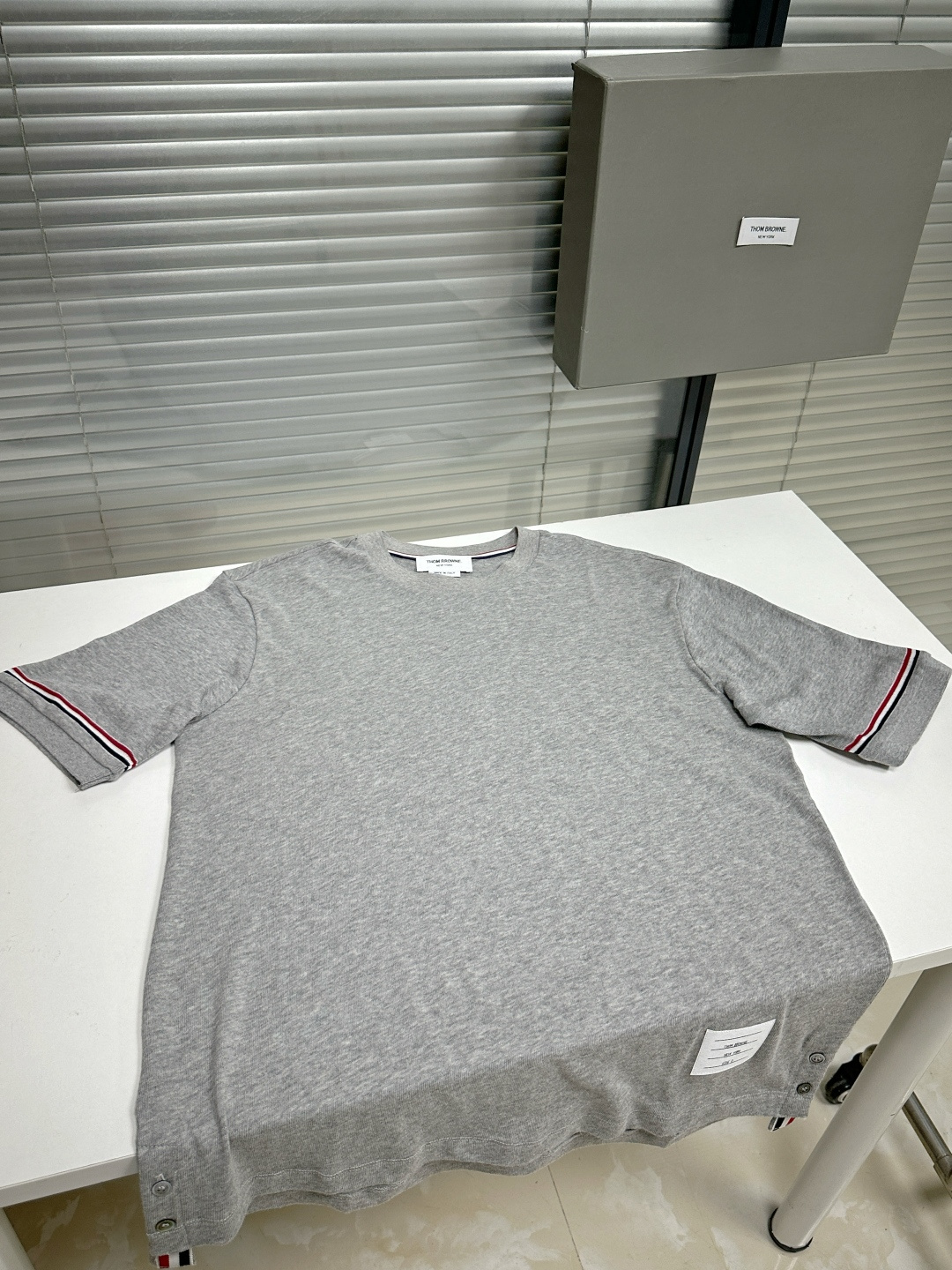 톰브라운 남성 반팔 126235 Thom Browne T Shirt 썸네일 이미지