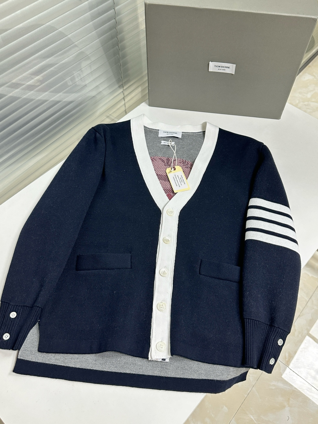 톰브라운 남성 가디건 142857 Thom Browne Cardigan 상세 이미지 4