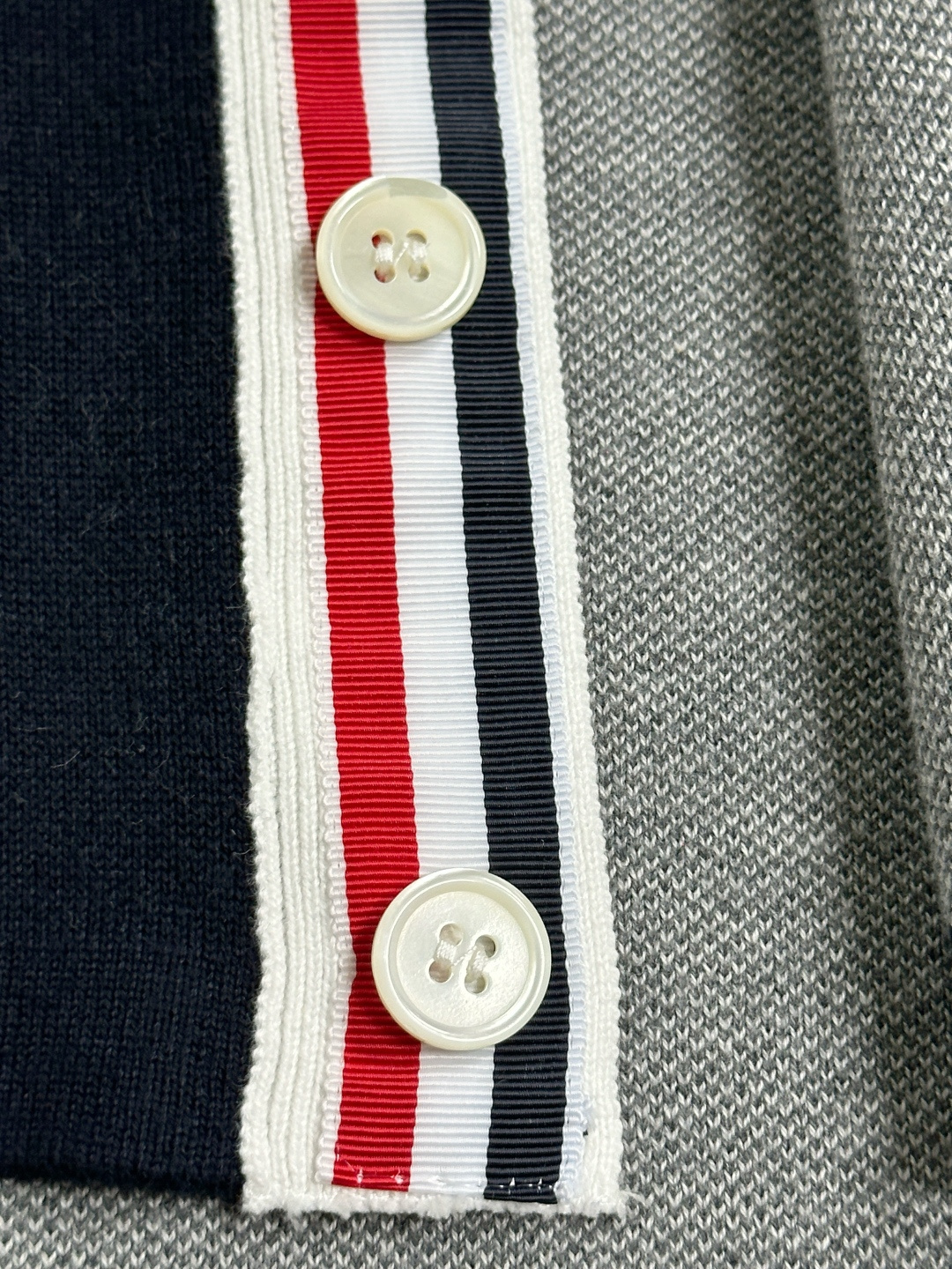 톰브라운 남성 가디건 142857 Thom Browne Cardigan 상세 이미지 8
