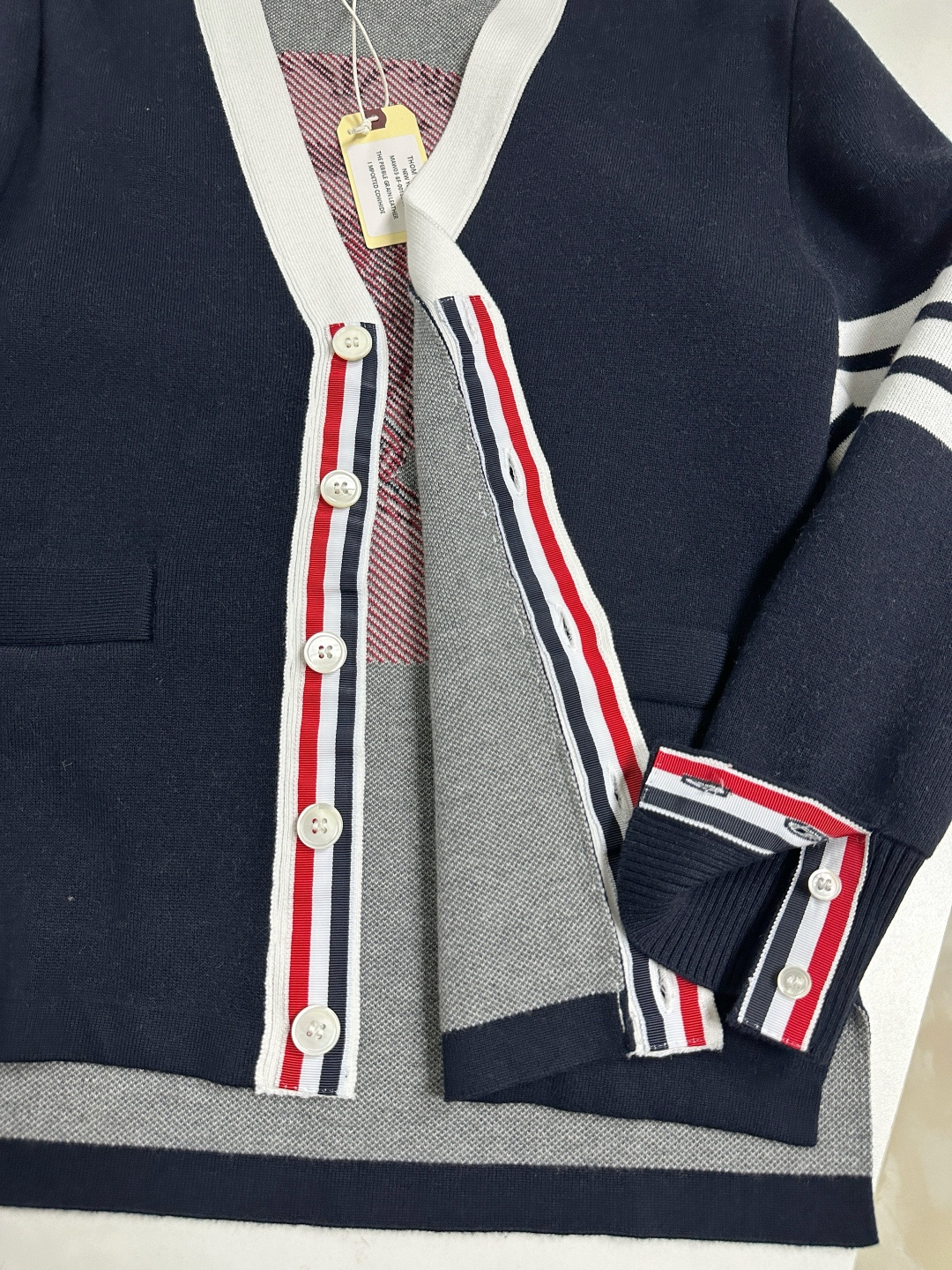 톰브라운 남성 가디건 142857 Thom Browne Cardigan 상세 이미지 7