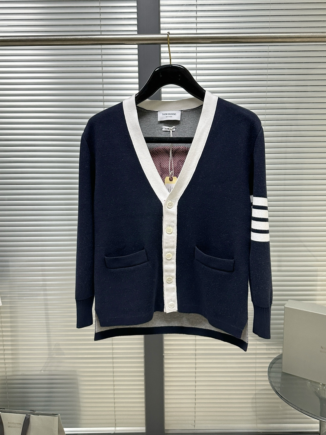 톰브라운 남성 가디건 142857 Thom Browne Cardigan 상세 이미지 2