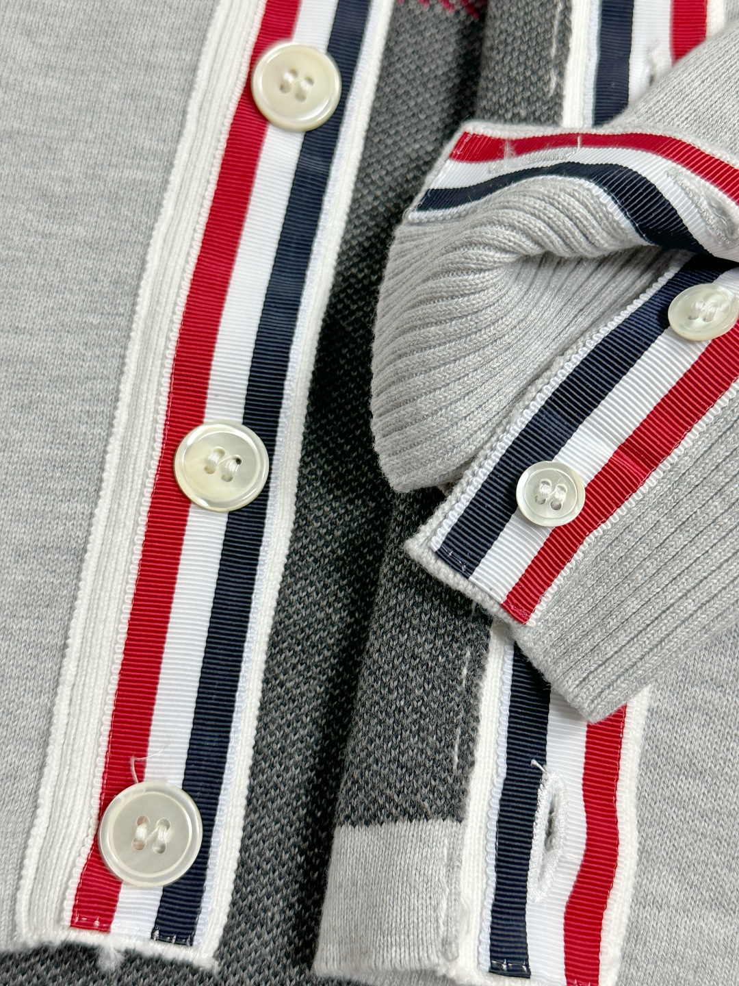 톰브라운 남성 가디건 142856 Thom Browne Cardigan 상세 이미지 5