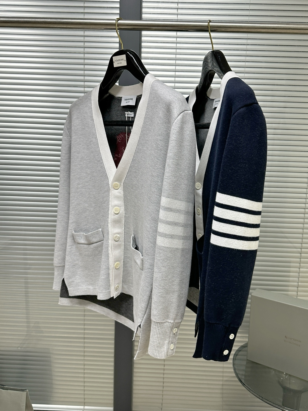 톰브라운 남성 가디건 142855 Thom Browne Cardigan 상세 이미지 5