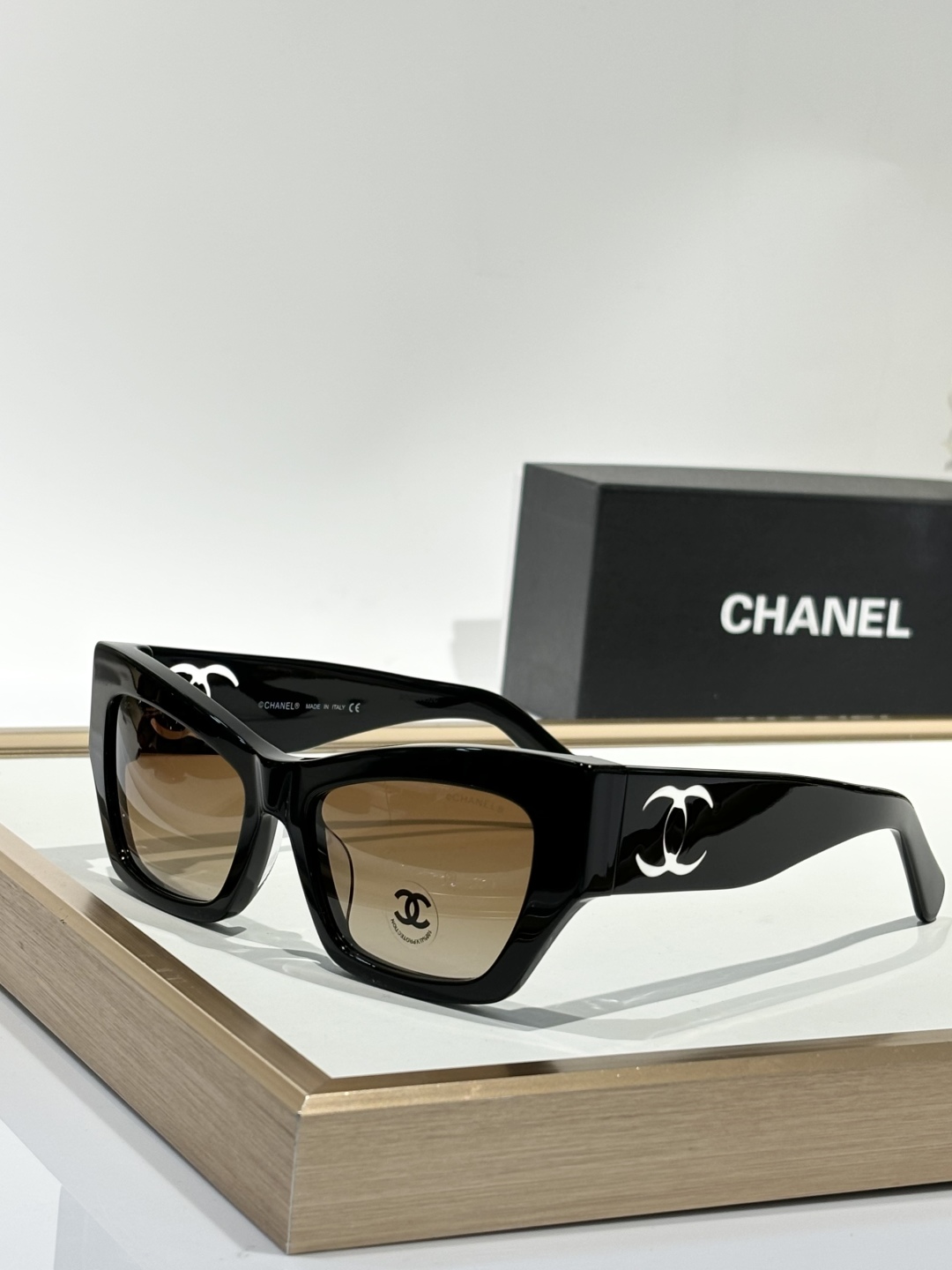  CHANEL
MODEL：CH5527
SIZE：53口18-145
偏光片是纯尼龙原版镜片
