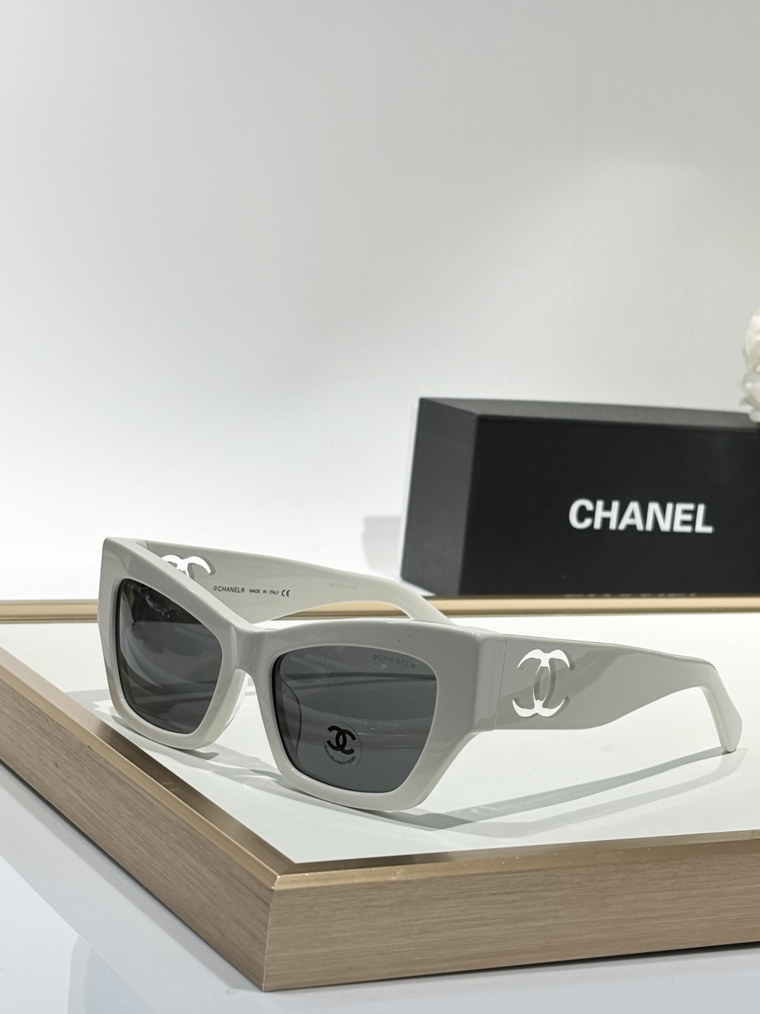  CHANEL
MODEL：CH5527
SIZE：53口18-145
偏光片是纯尼龙原版镜片
