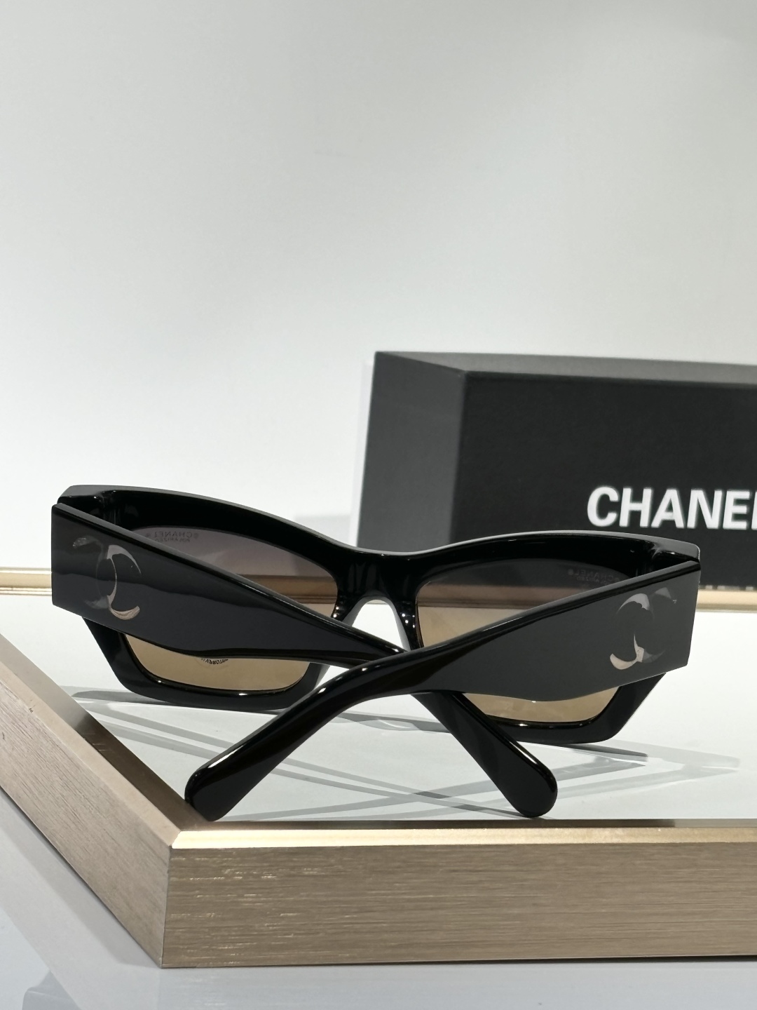 CHANEL
MODEL：CH5527
SIZE：53口18-145
偏光片是纯尼龙原版镜片
