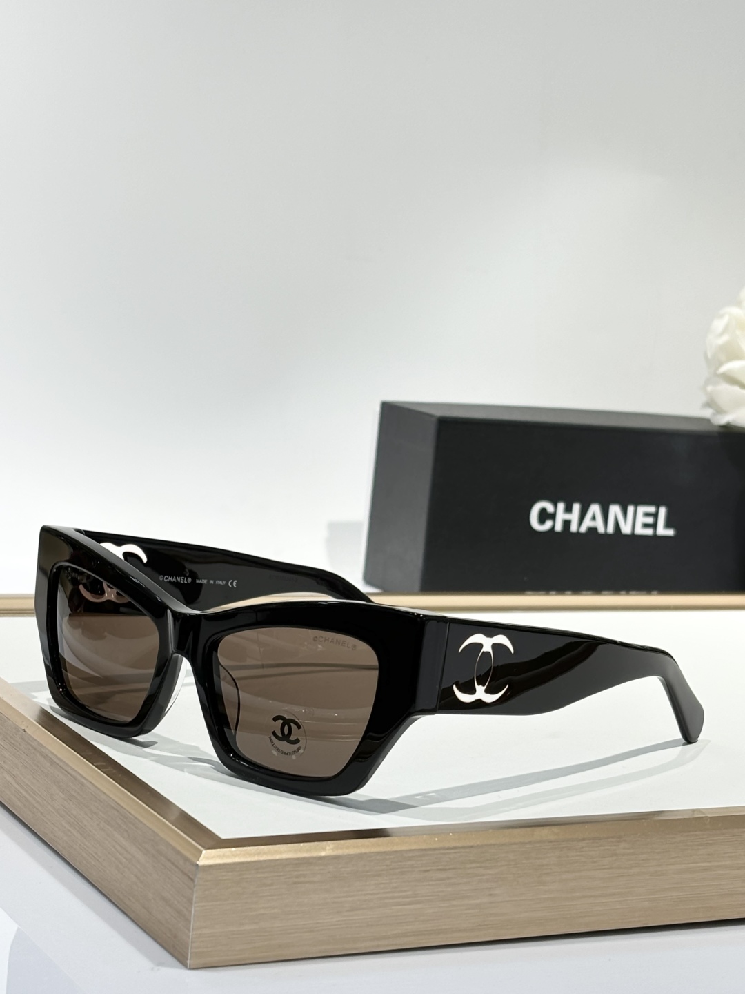  CHANEL
MODEL：CH5527
SIZE：53口18-145
偏光片是纯尼龙原版镜片
