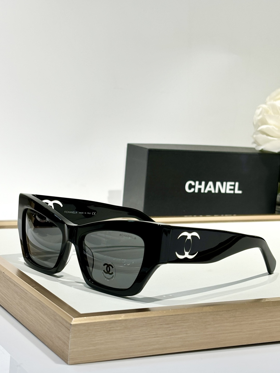  CHANEL
MODEL：CH5527
SIZE：53口18-145
偏光片是纯尼龙原版镜片

