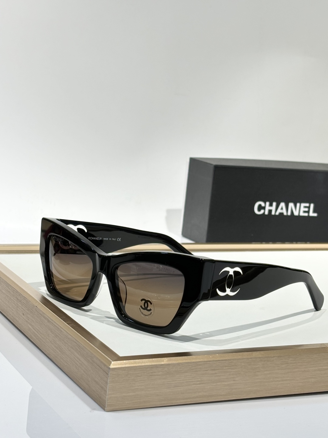  CHANEL
MODEL：CH5527
SIZE：53口18-145
偏光片是纯尼龙原版镜片
