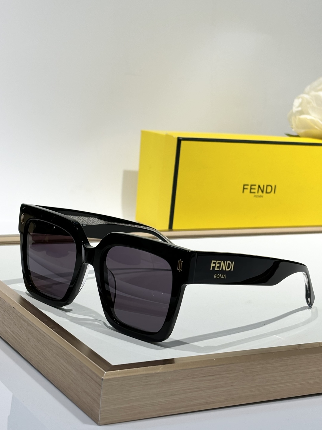  Fend*
Mod：FE40101I
Size：52-22-145
新色😍
