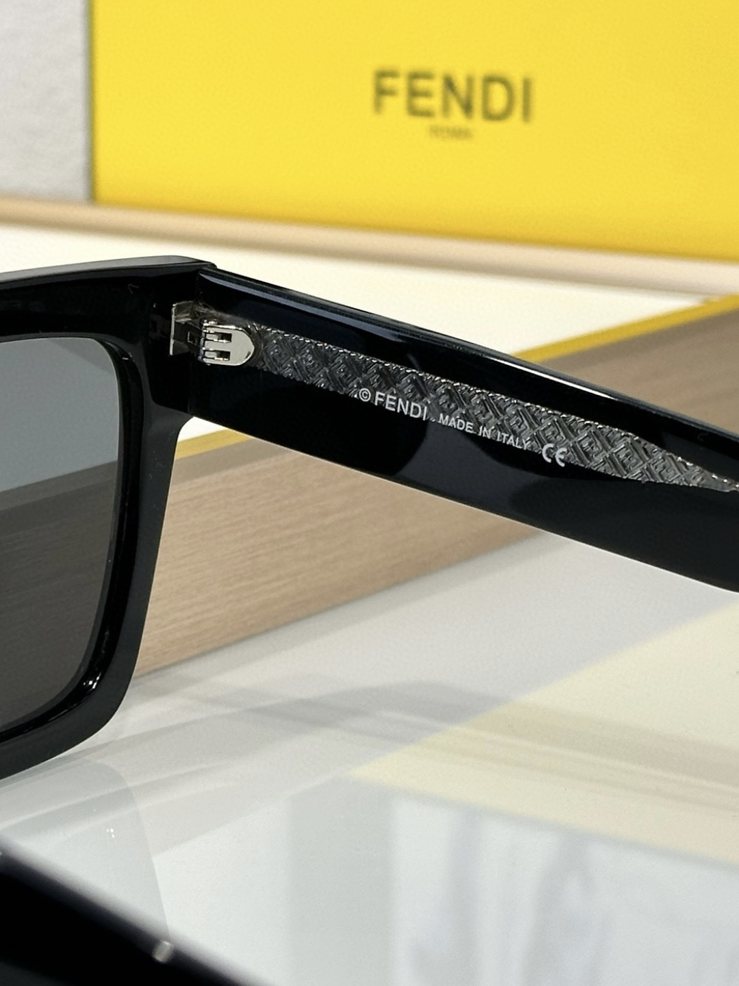  Fend*
Mod：FE40101I
Size：52-22-145
新色😍
