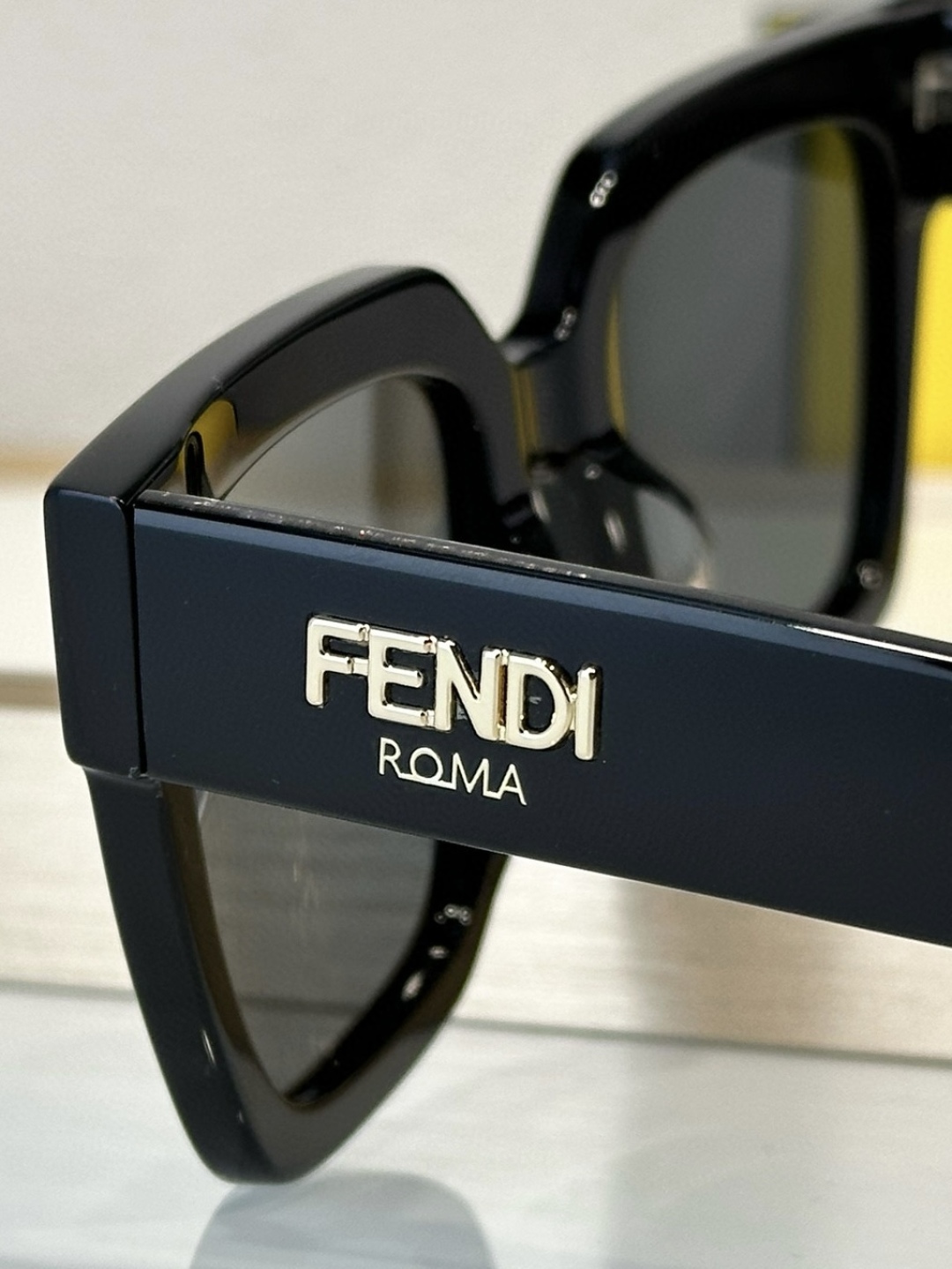  Fend*
Mod：FE40101I
Size：52-22-145
新色😍
