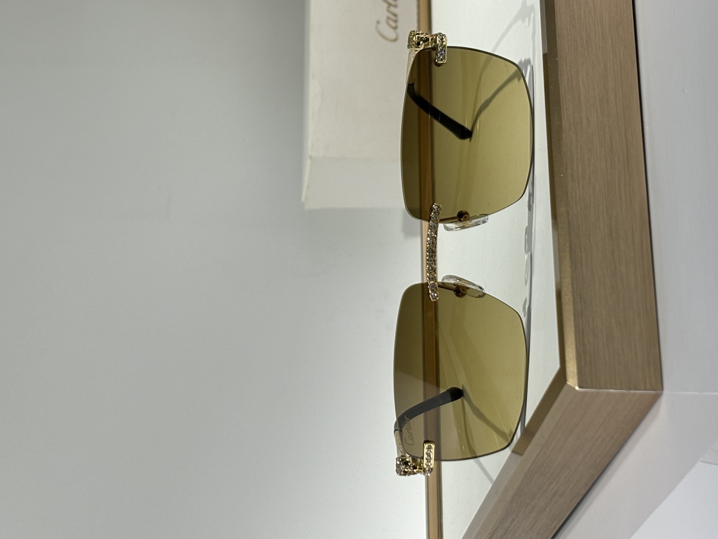 CARTIER
Mod：CT0663
Size：57-18-145
只和zP比
钻logo
实物绝对震撼