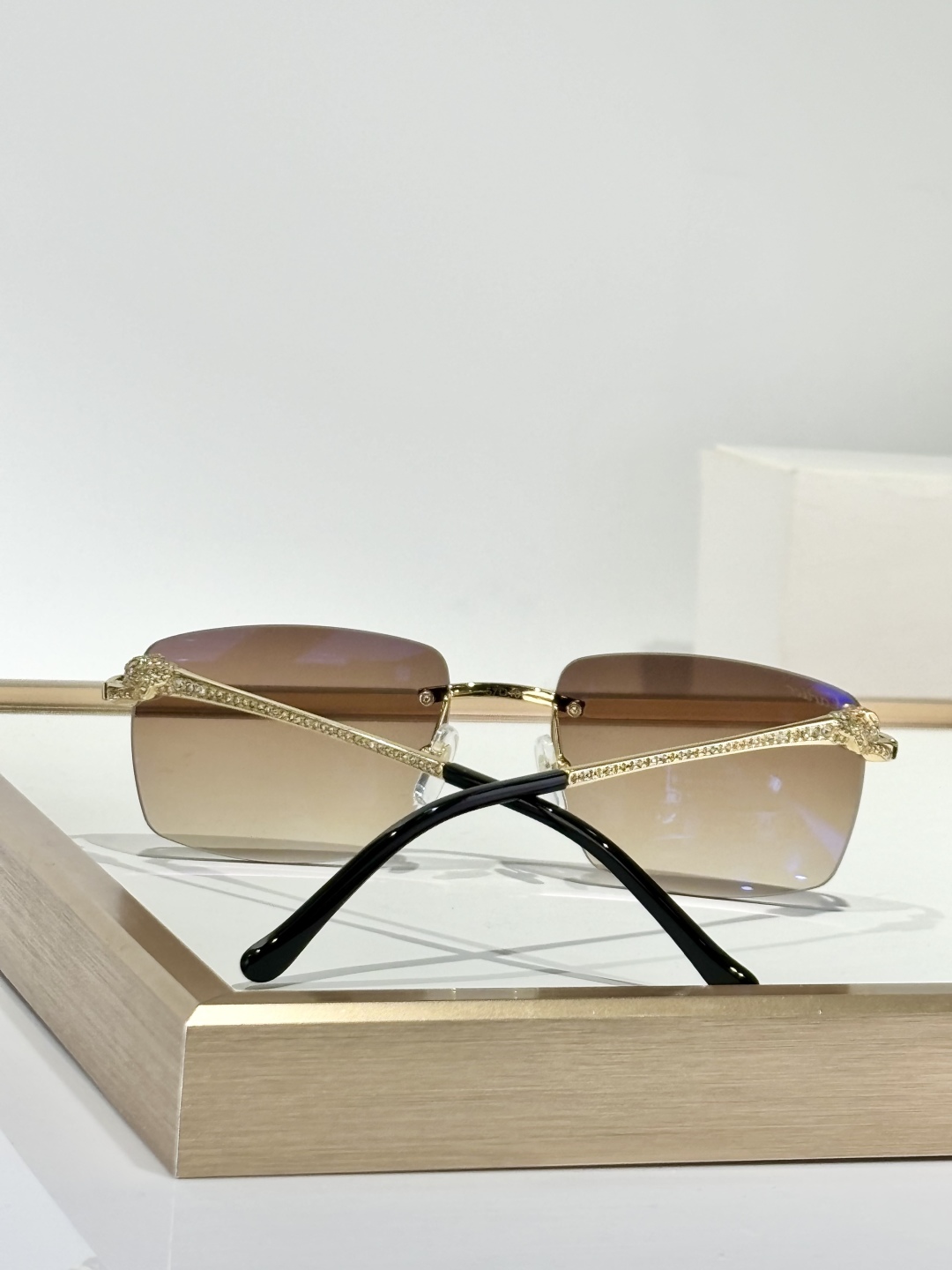  CARTIER
Mod：CT0663
Size：57-18-145
只和zP比
钻logo
实物绝对震