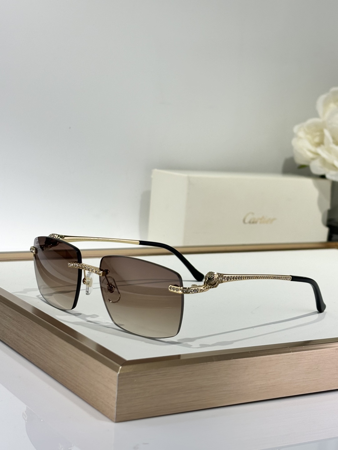  CARTIER
Mod：CT0663
Size：57-18-145
只和zP比
钻logo
实物绝对震