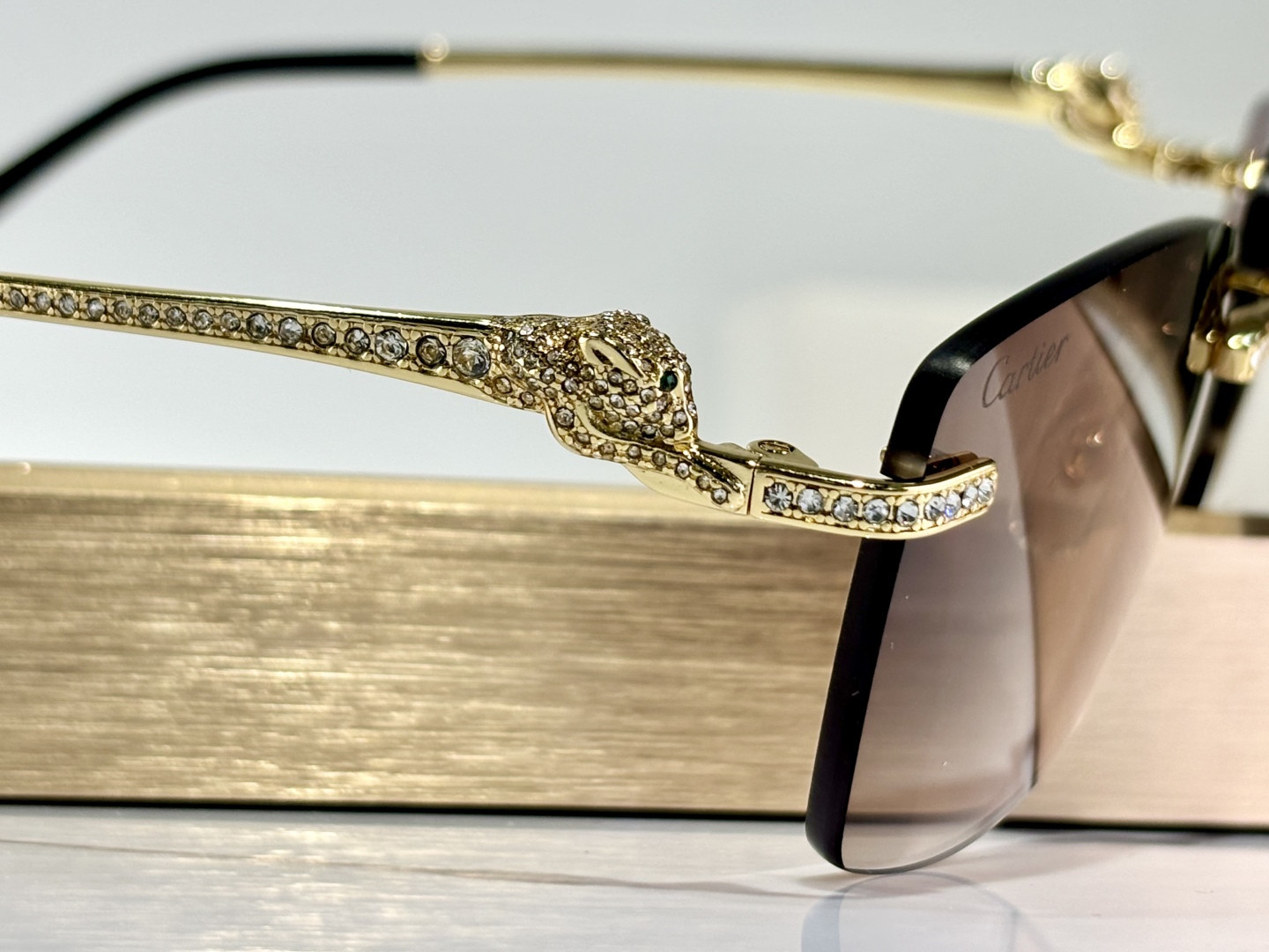  CARTIER
Mod：CT0663
Size：57-18-145
只和zP比
钻logo
实物绝对震