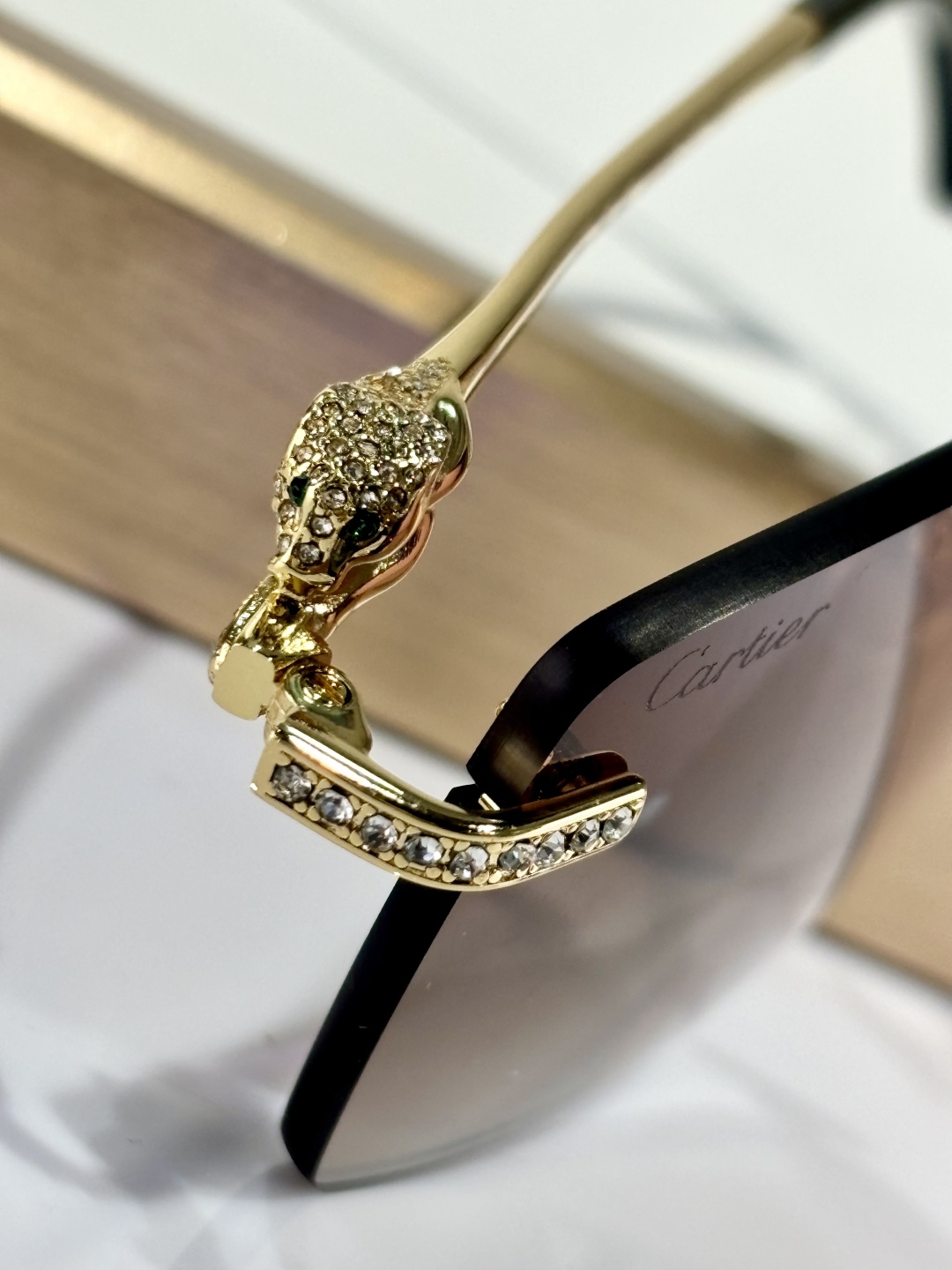  CARTIER
Mod：CT0663
Size：57-18-145
只和zP比
钻logo
实物绝对震