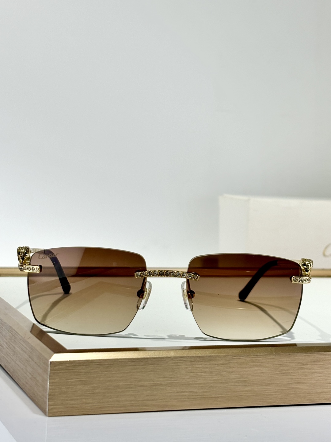  CARTIER
Mod：CT0663
Size：57-18-145
只和zP比
钻logo
实物绝对震