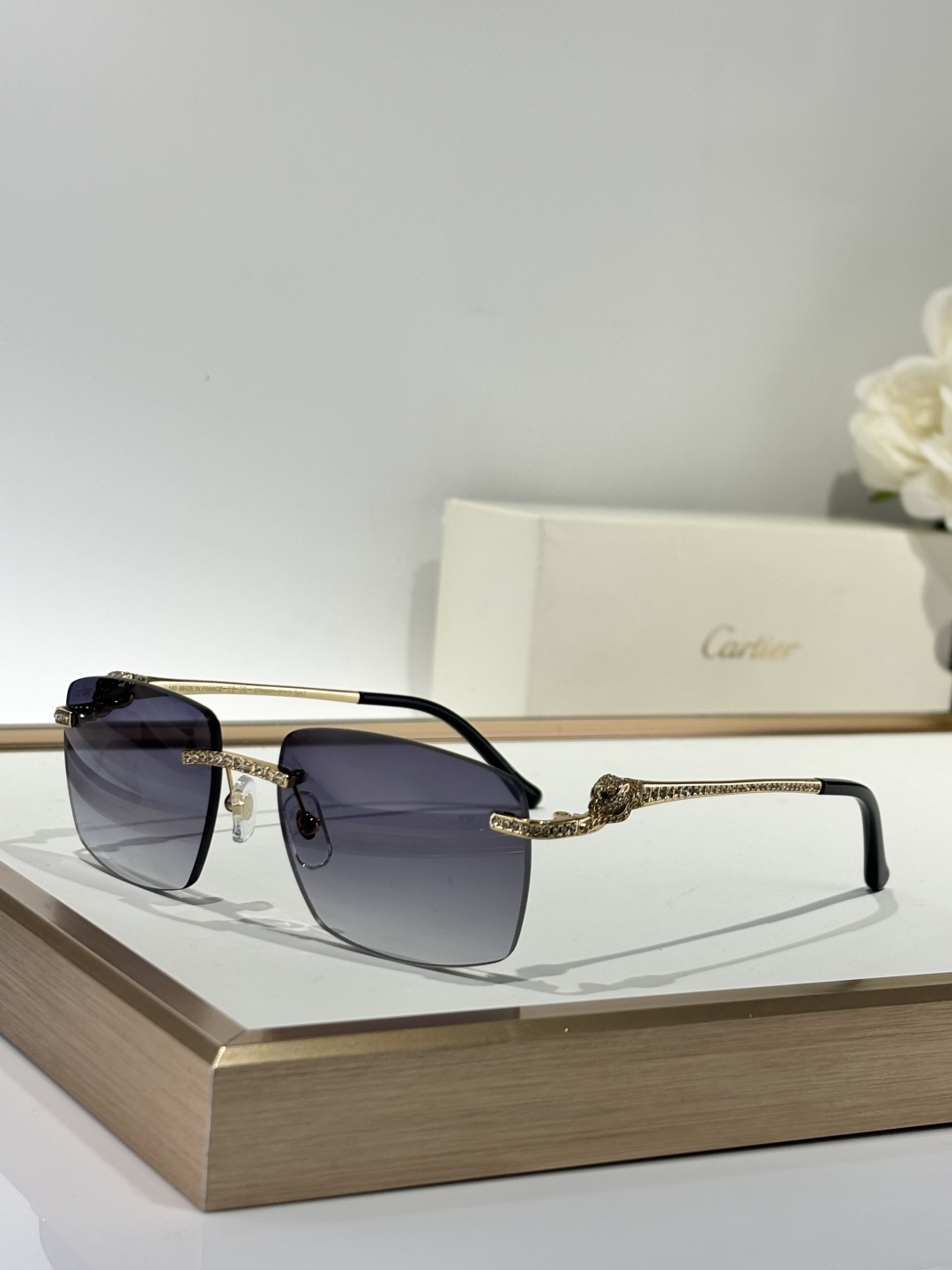 、 CARTIER
Mod：CT0663
Size：57-18-145
只和zP比
钻logo
实物绝对