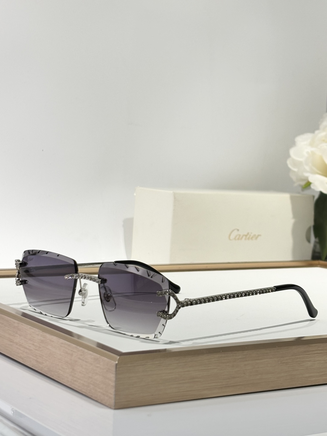  CARTIER
Mod：CT0662S
Size：57-18-145
只和zP比
钻logo
实物绝对