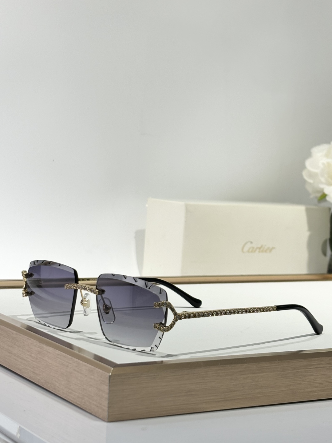  CARTIER
Mod：CT0662S
Size：57-18-145
只和zP比
钻logo
实物绝对