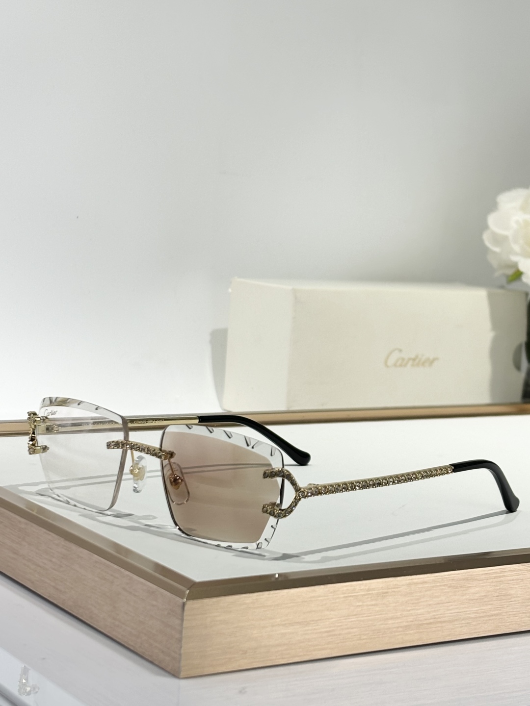  CARTIER
Mod：CT0662S
Size：57-18-145
只和zP比
钻logo
实物绝对