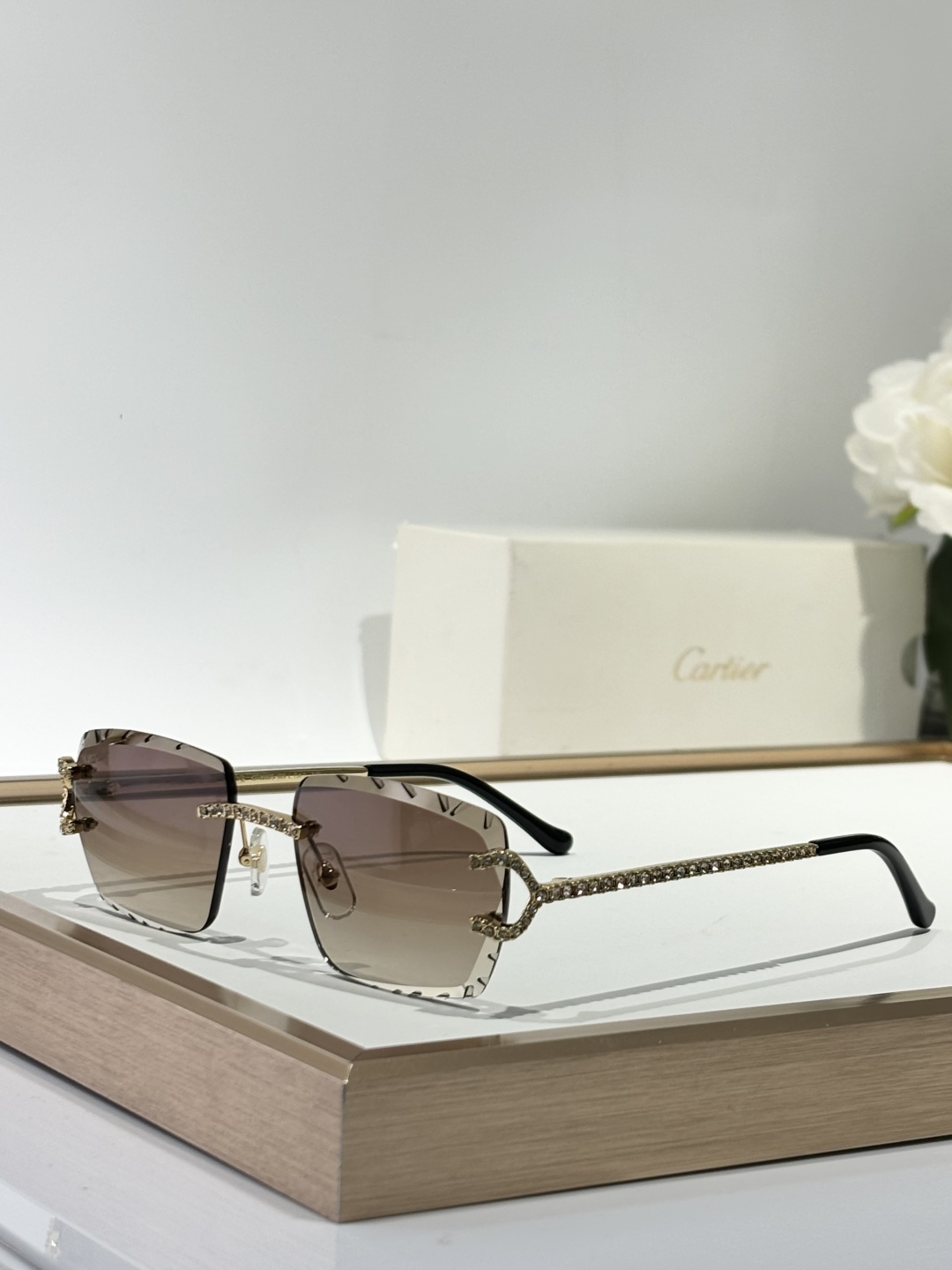  CARTIER
Mod：CT0662S
Size：57-18-145
只和zP比
钻logo
实物绝对