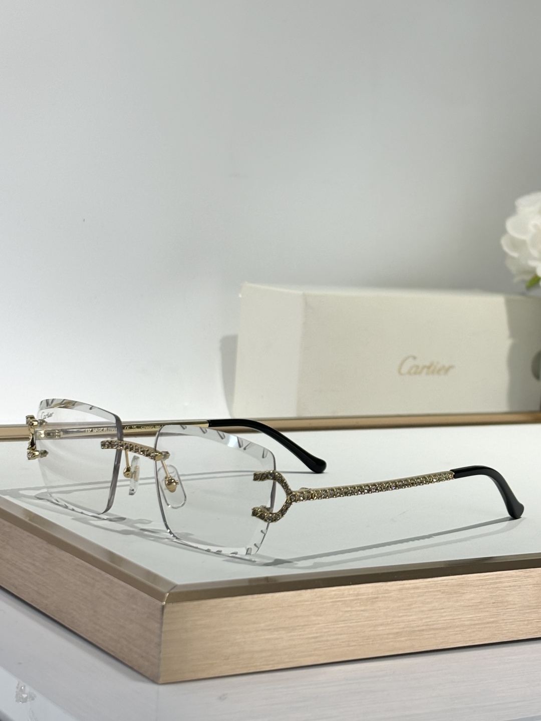  CARTIER
Mod：CT0662S
Size：57-18-145
只和zP比
钻logo
实物绝对