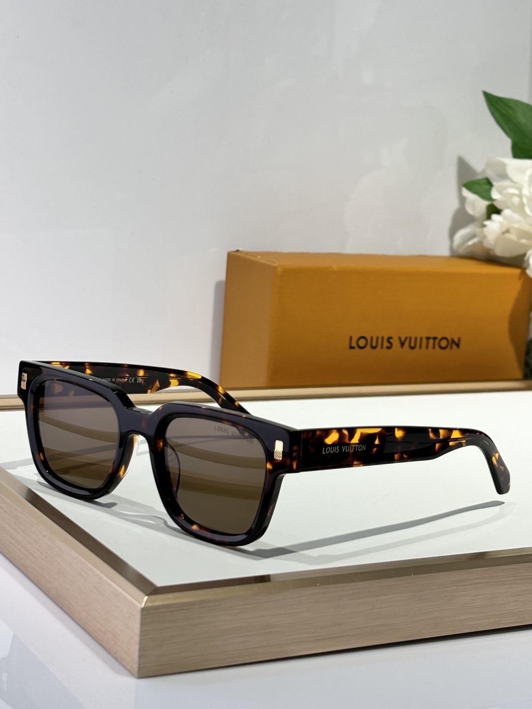  LOUIS VU ITTON
MOD：Z2625E 
SIZE：51-21-145
