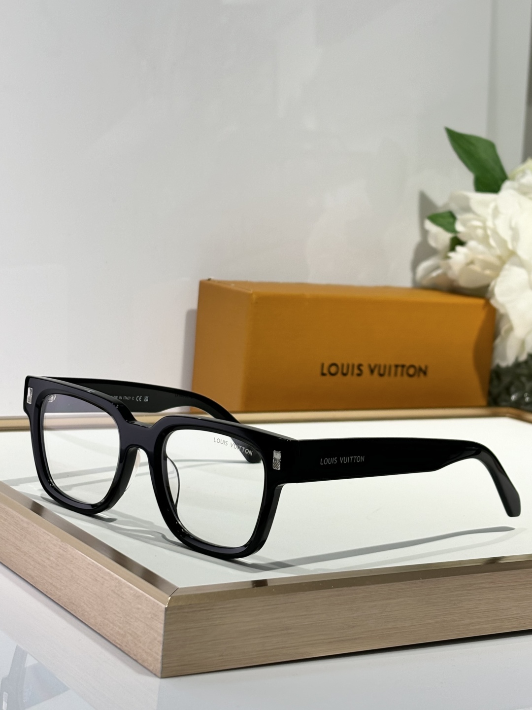  LOUIS VU ITTON
MOD：Z2625E 
SIZE：51-21-145
