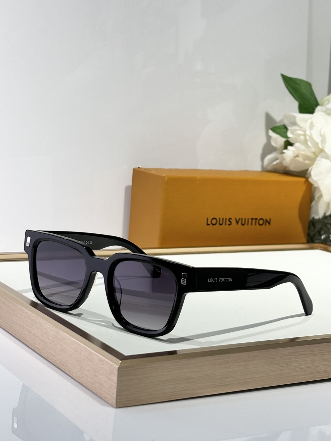  LOUIS VU ITTON
MOD：Z2625E 
SIZE：51-21-145
