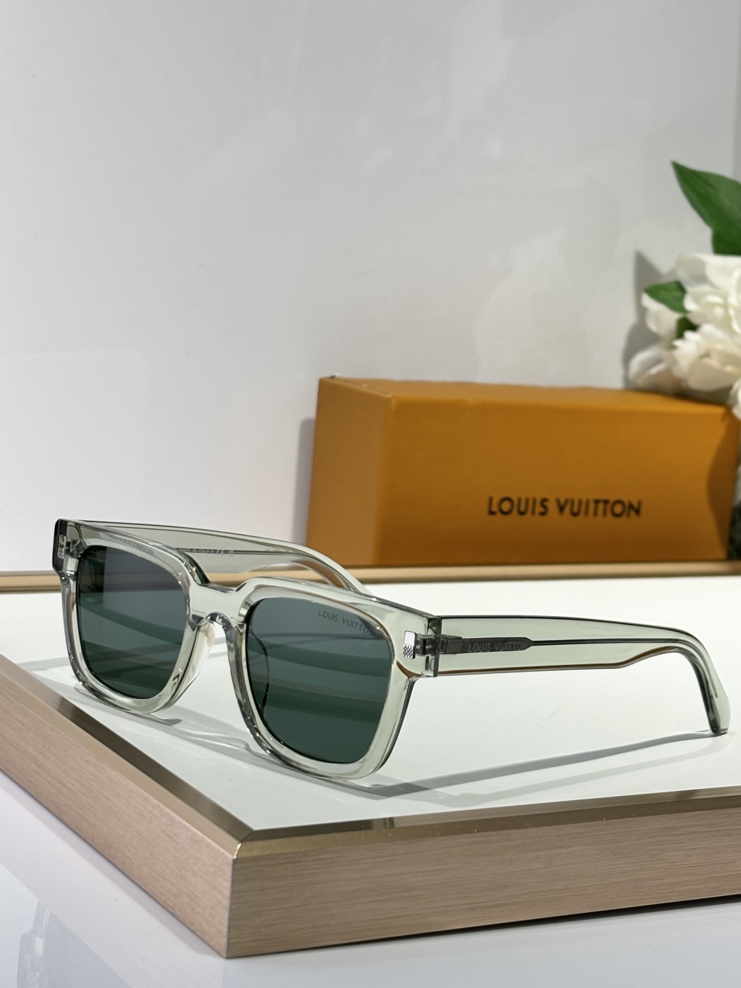  LOUIS VU ITTON
MOD：Z2625E 
SIZE：51-21-145
