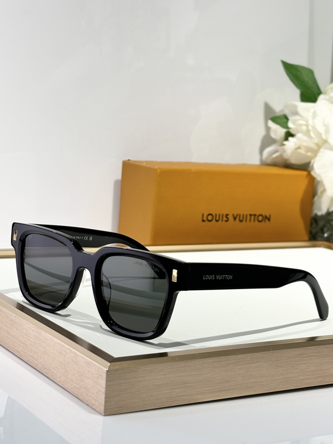  LOUIS VU ITTON
MOD：Z2625E 
SIZE：51-21-145
