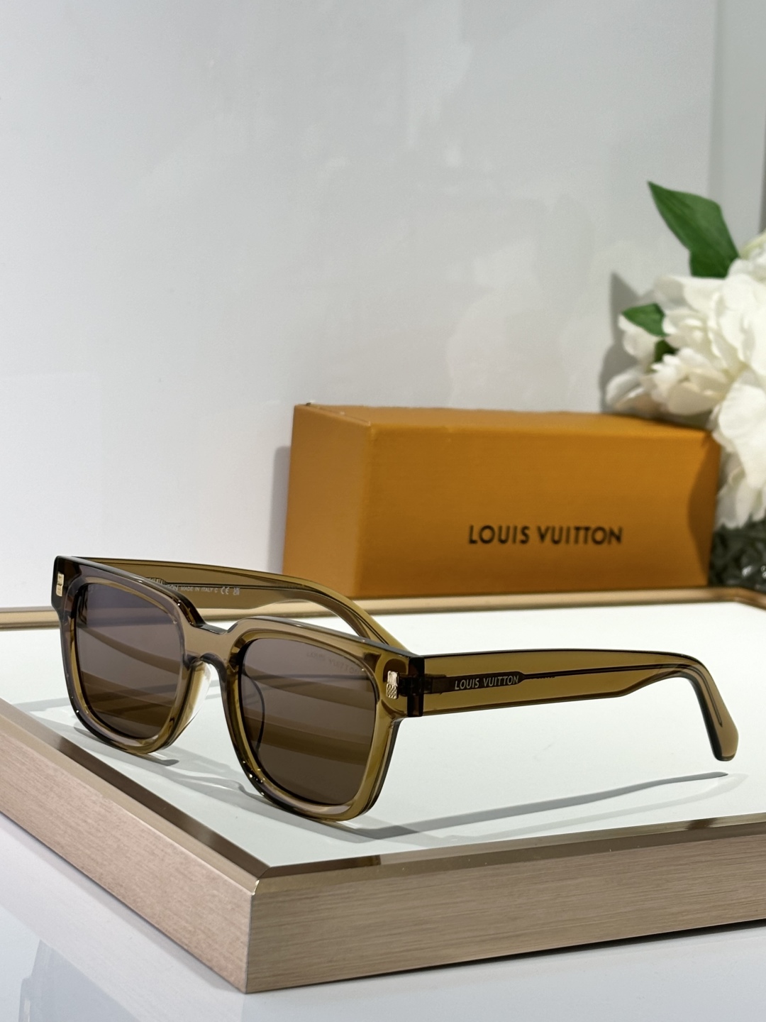  LOUIS VU ITTON
MOD：Z2625E 
SIZE：51-21-145
