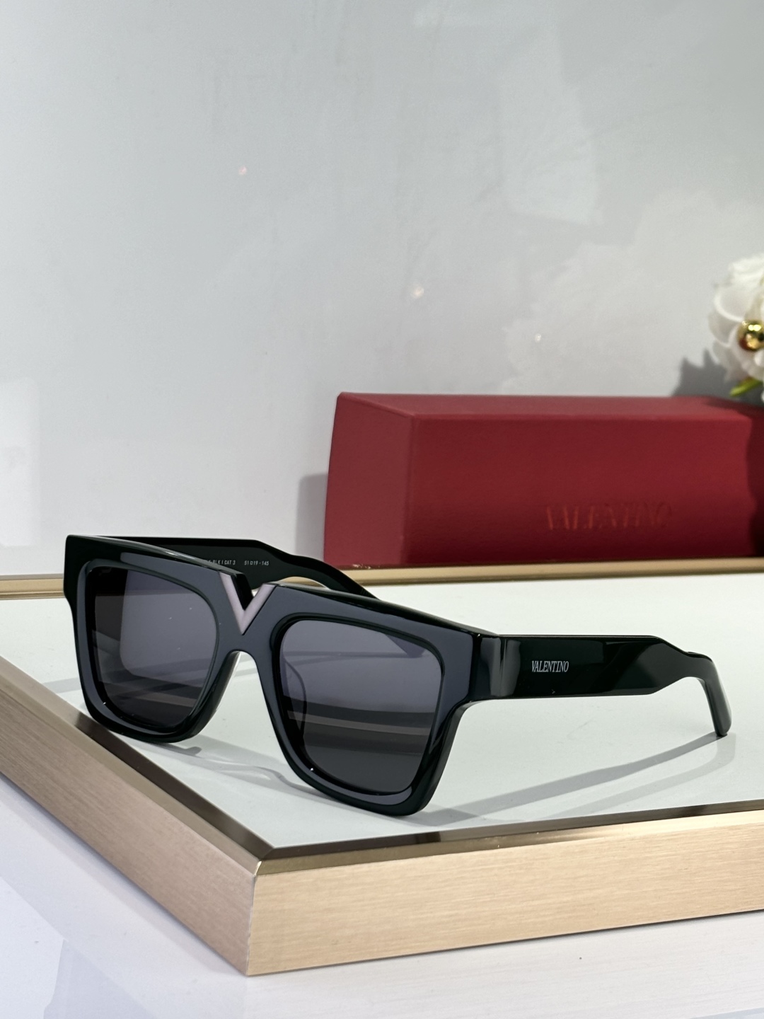  VALENTINO
MOD：VLS162A
SIZE：51-19-145