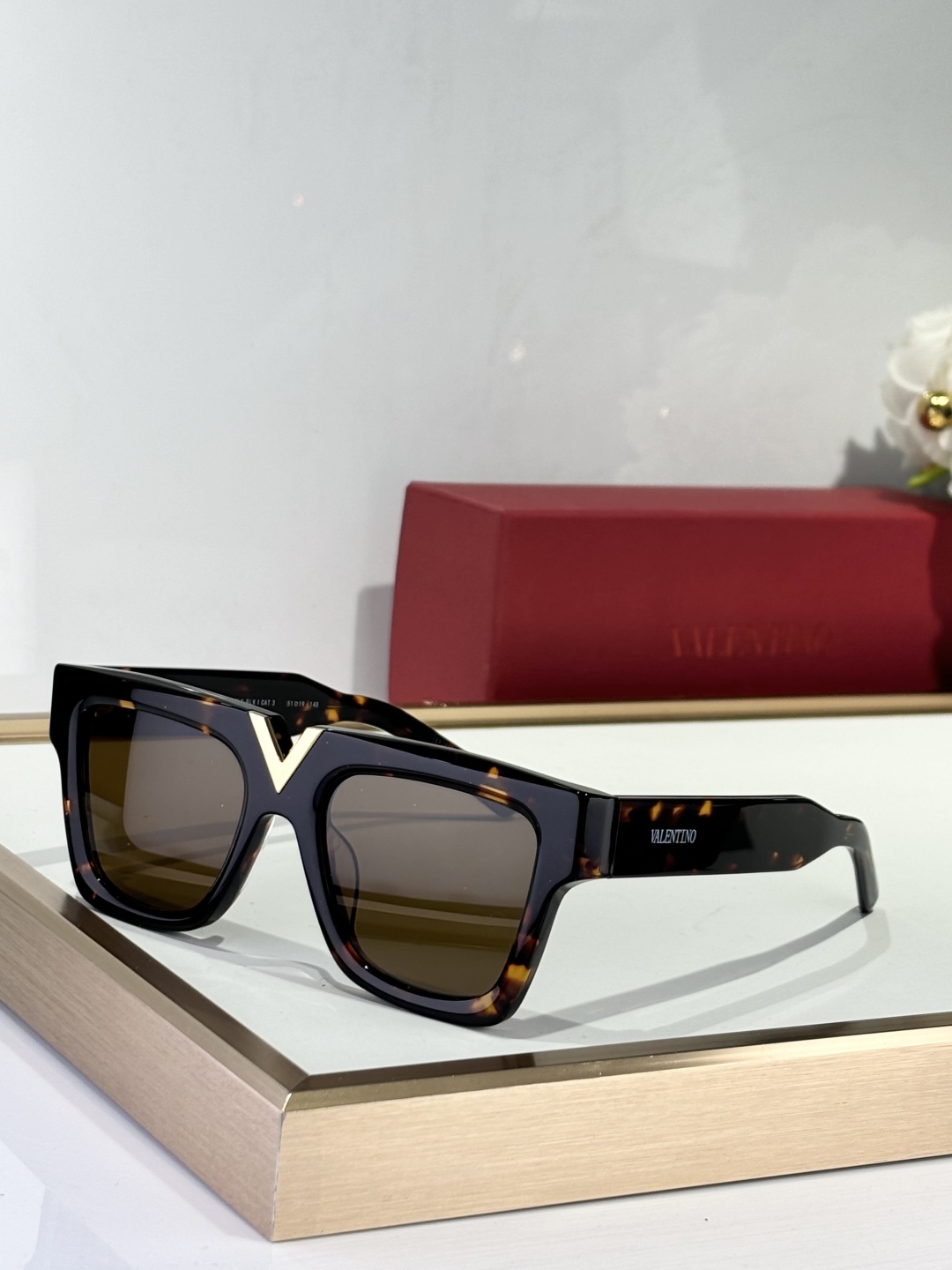  VALENTINO
MOD：VLS162A
SIZE：51-19-145