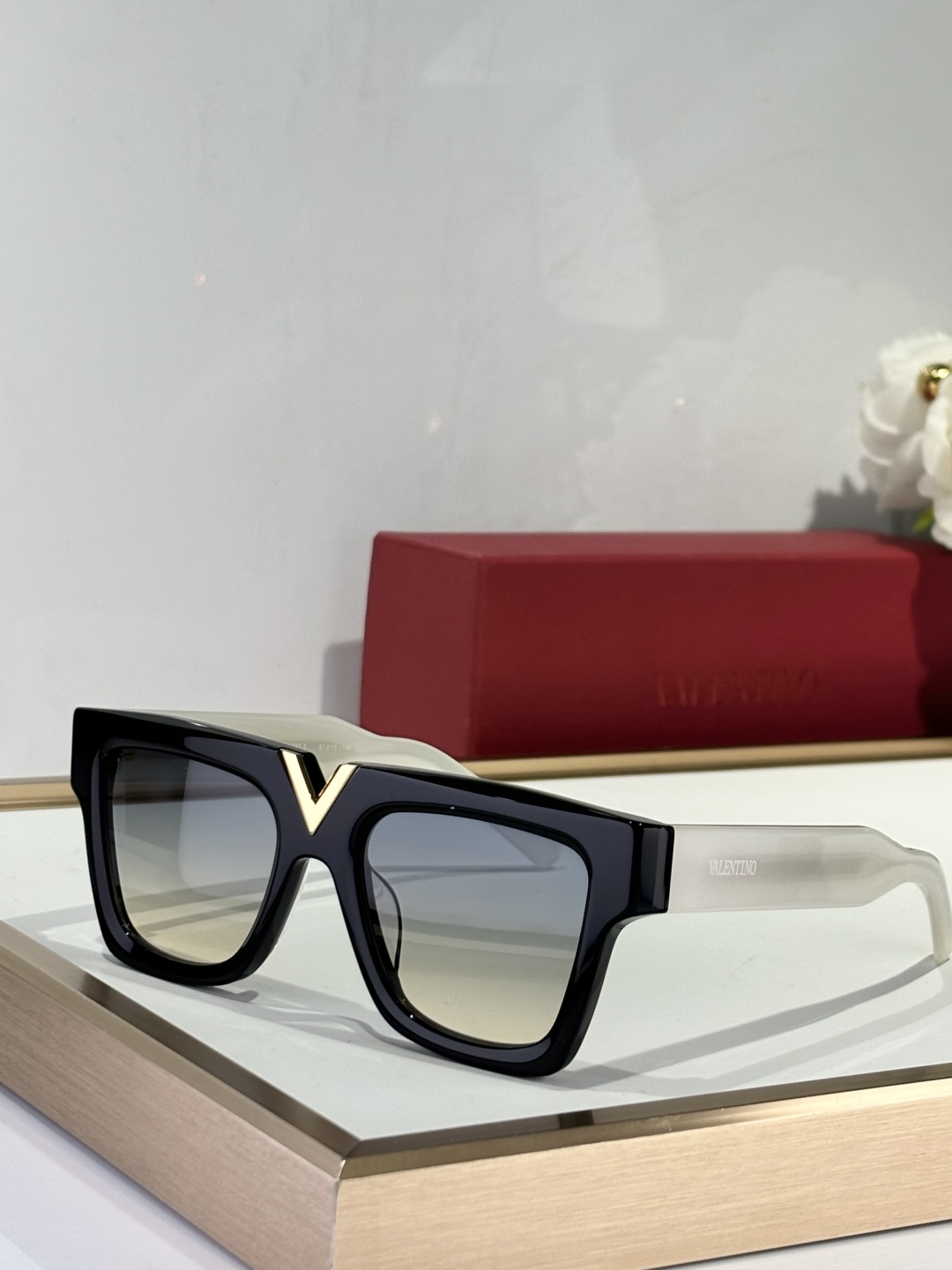  VALENTINO
MOD：VLS162A
SIZE：51-19-145
