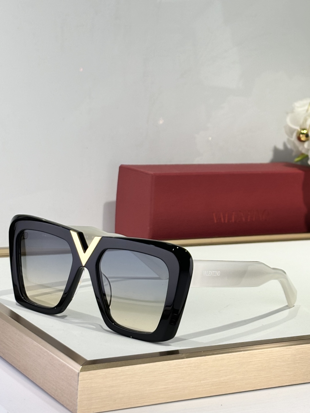  VALENTINO
MOD：VLS161C
SIZE：53-18-145