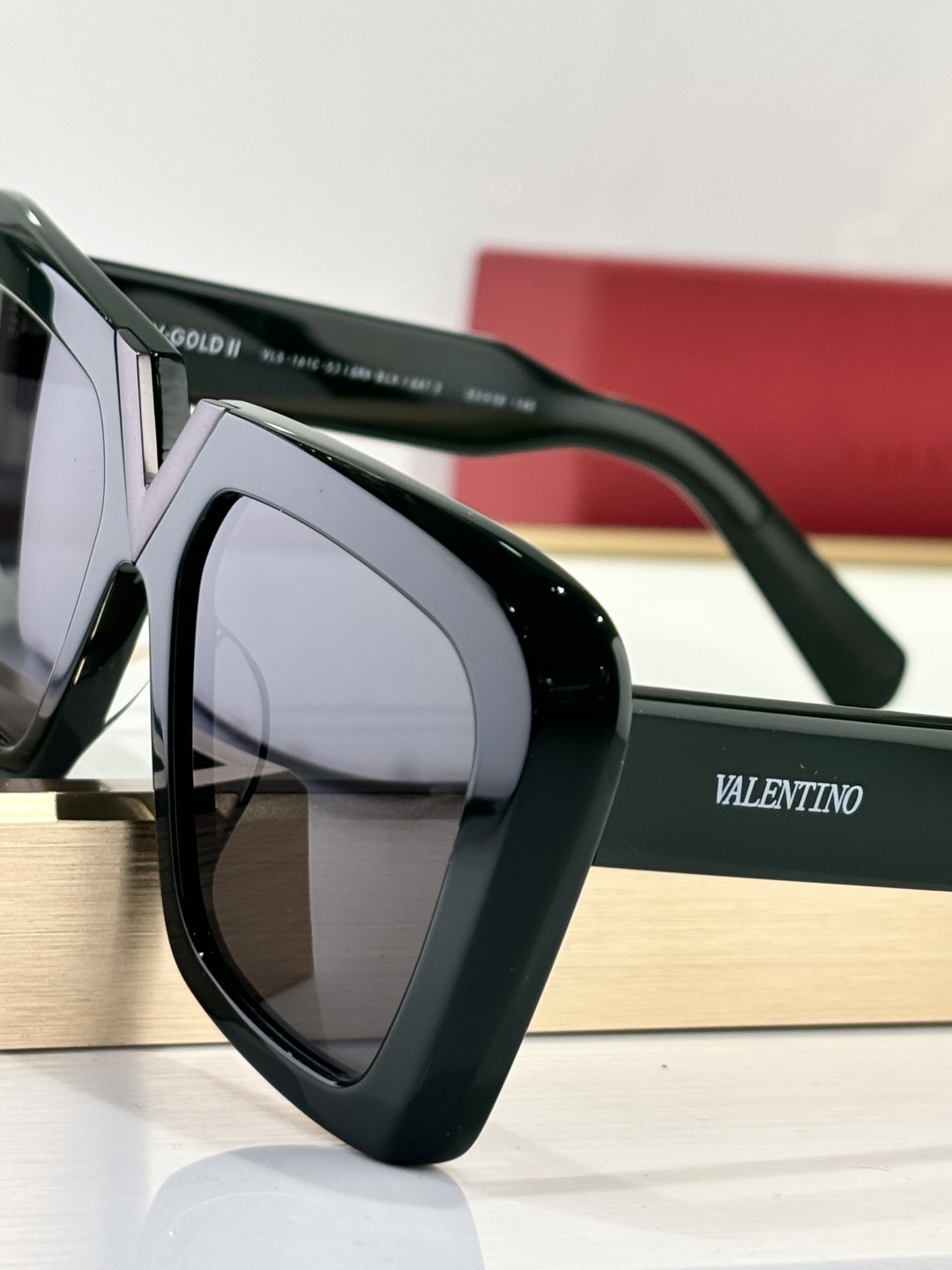  VALENTINO
MOD：VLS161C
SIZE：53-18-145