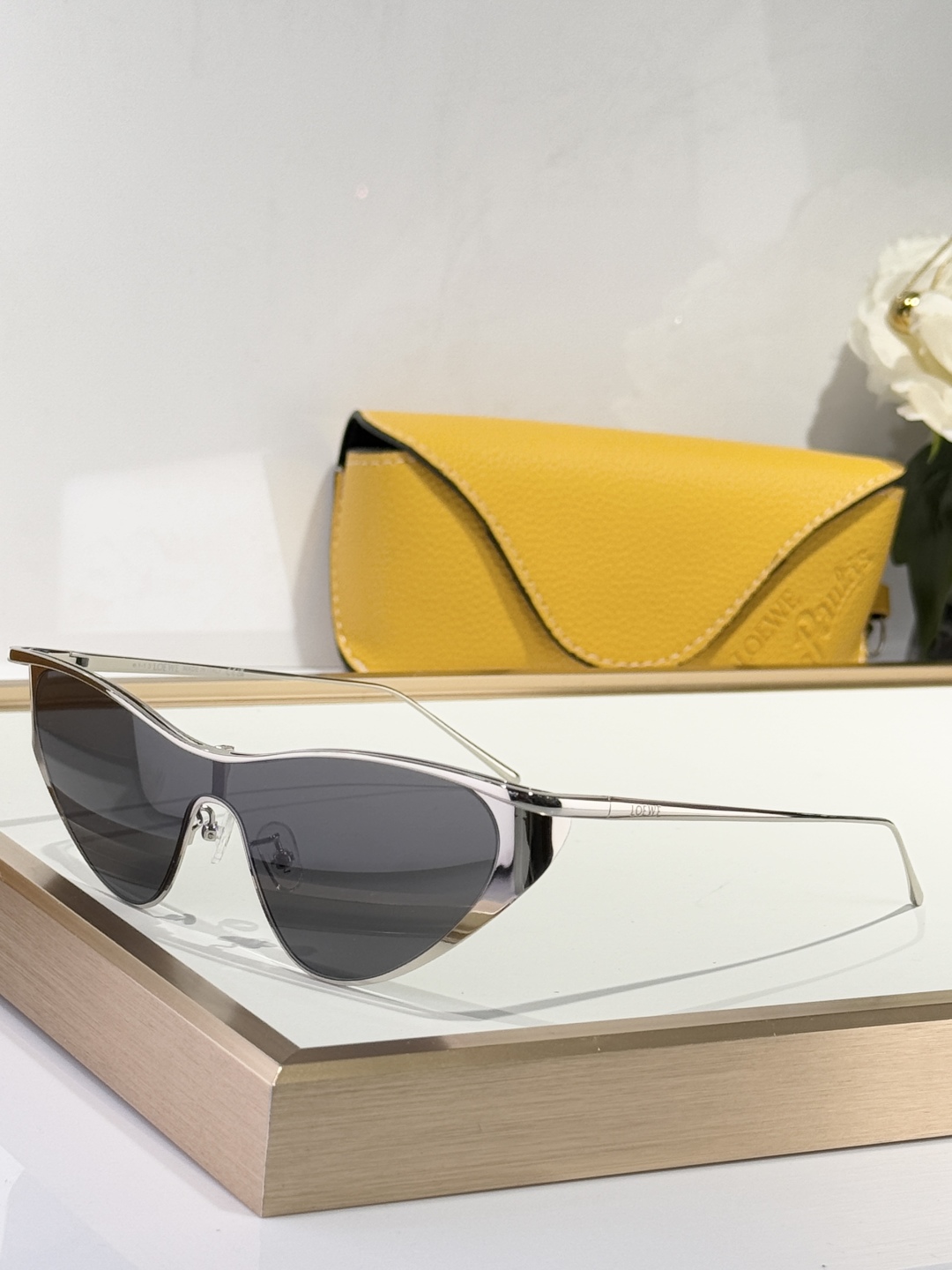  LOEWE 
MODELLW40165U  
SIZE49口13- 140

