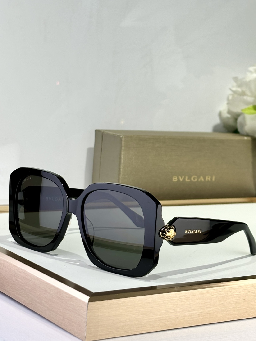 ￼   BVLGARI
MOD：BV40012
SIZE：55-18-140
