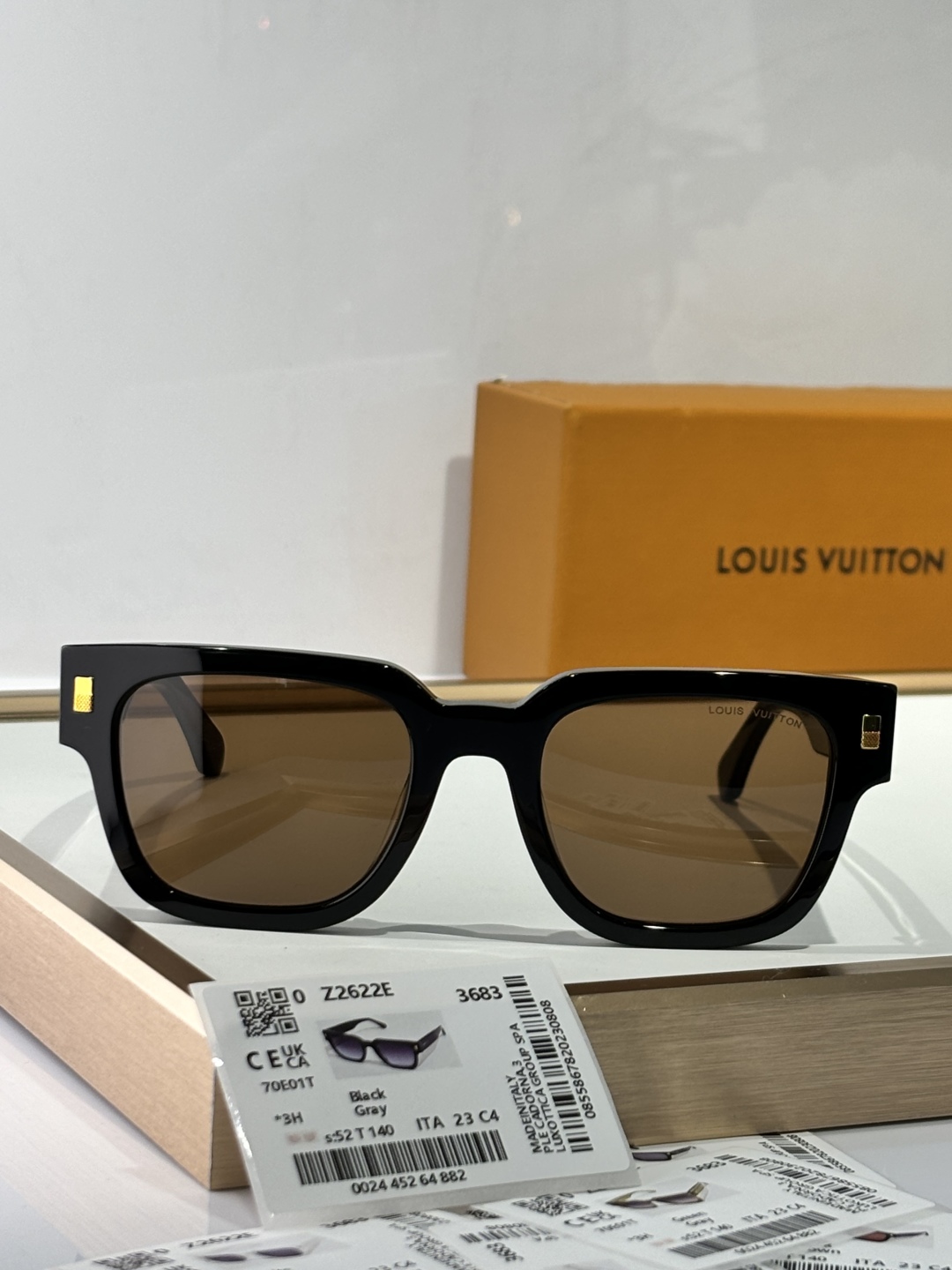  LOUIS VUITTON
MODEL：Z2622E
SIZE：52口23-140
