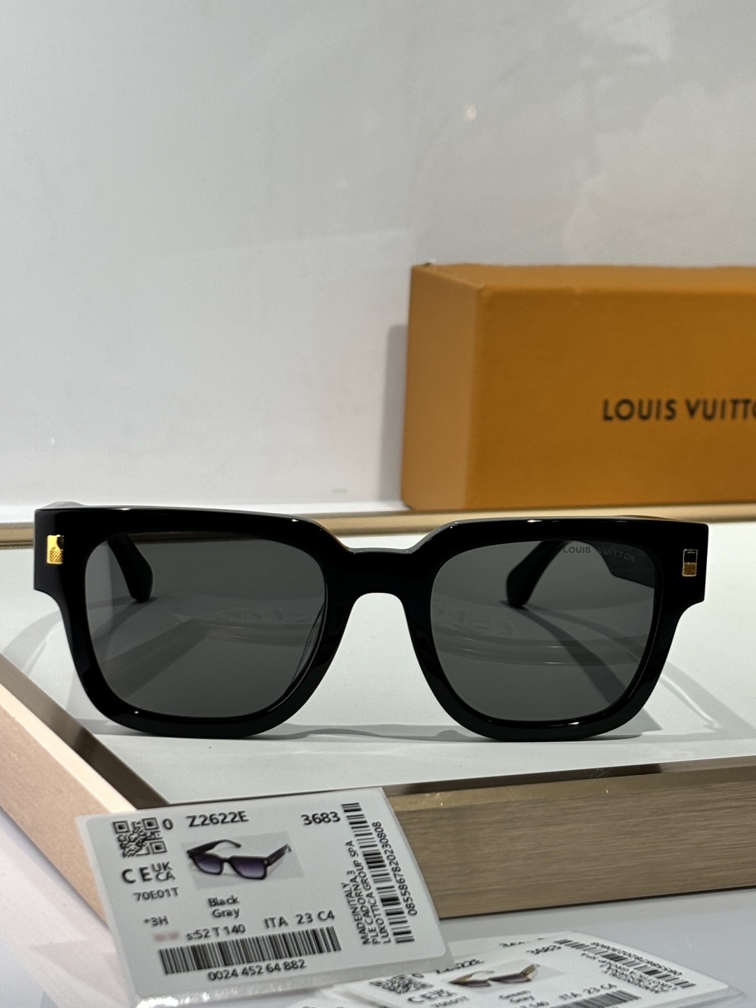  LOUIS VUITTON
MODEL：Z2622E
SIZE：52口23-140
