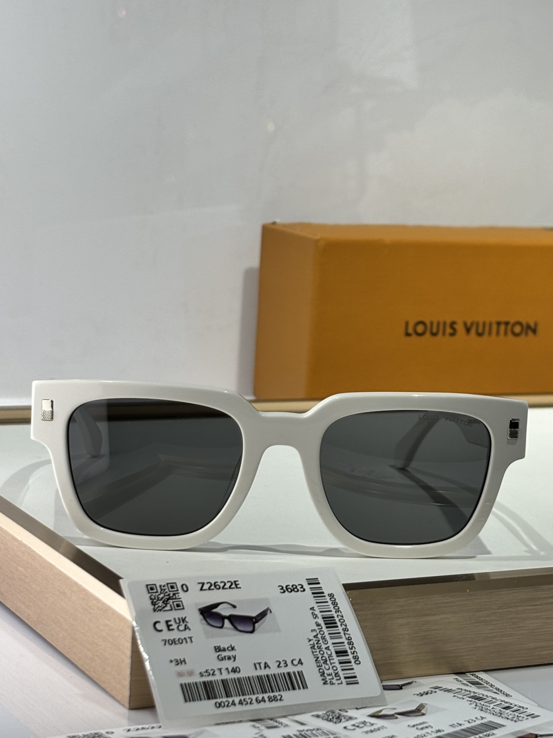  LOUIS VUITTON
MODEL：Z2622E
SIZE：52口23-140
