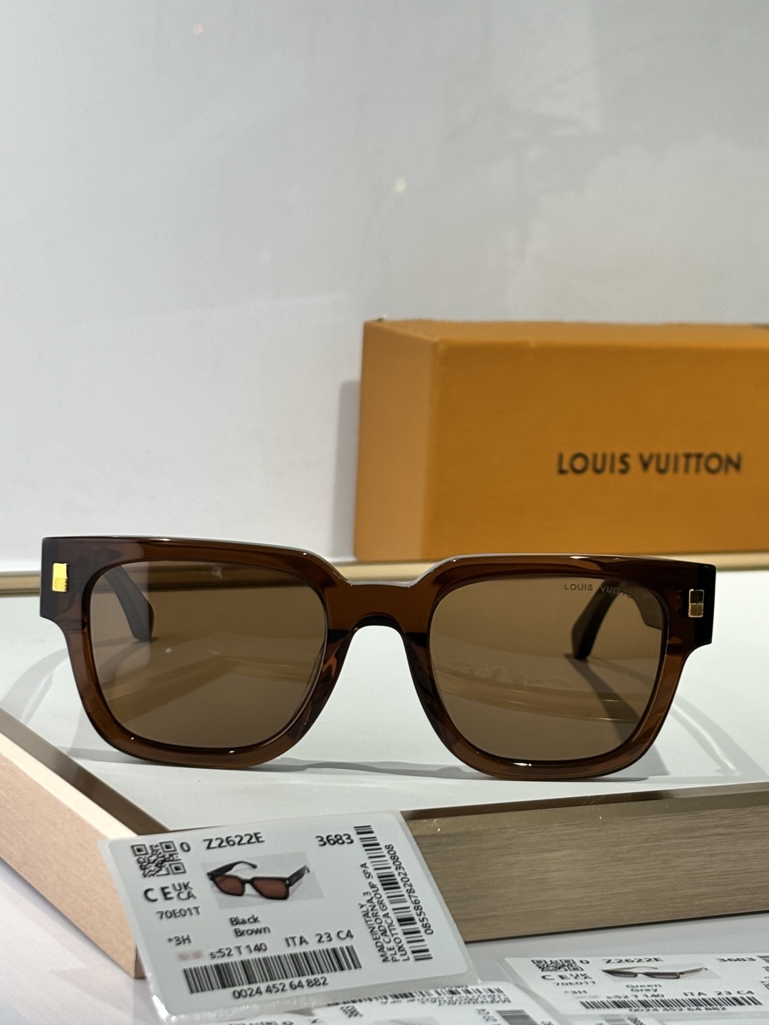  LOUIS VUITTON
MODEL：Z2622E
SIZE：52口23-140
